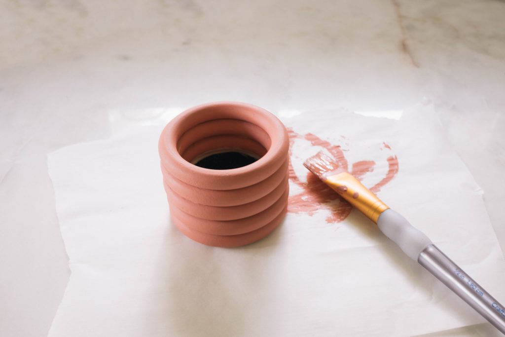 painting a pot orange