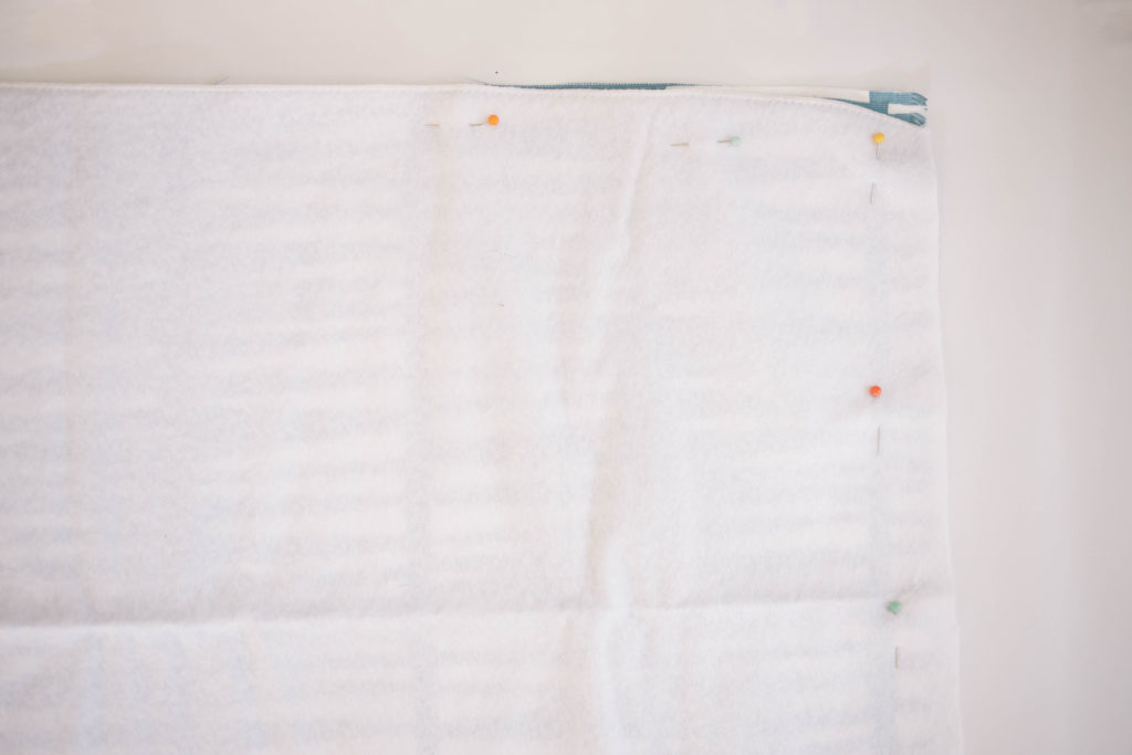the right sides of the two fabric pieces pinned together