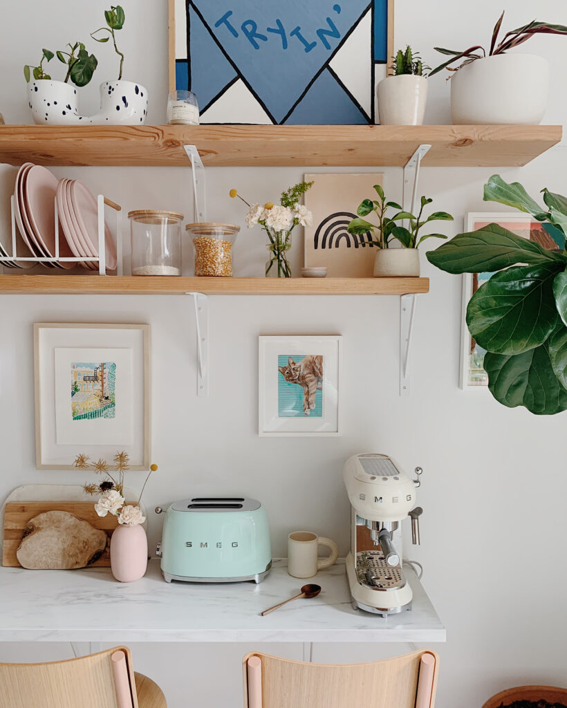 Breakfast bar with imitation marble and wood shelves