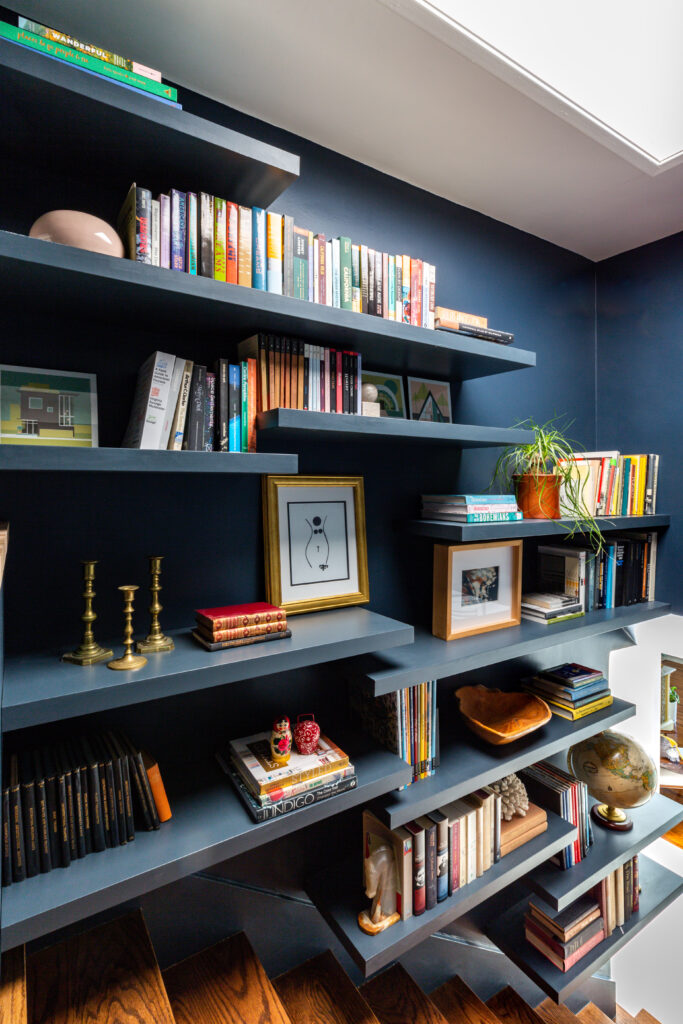 Midcentury Los Angeles Home With Staircase Library
