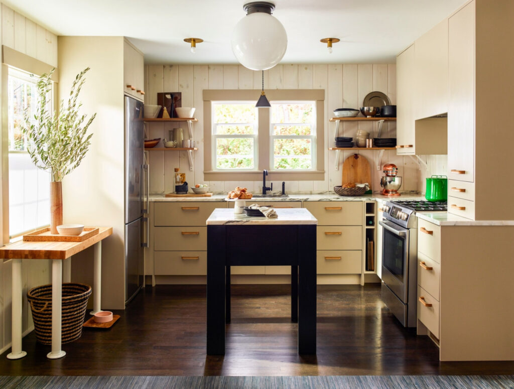 Farmhouse Kitchen Islands Aren’t Going Anywhere