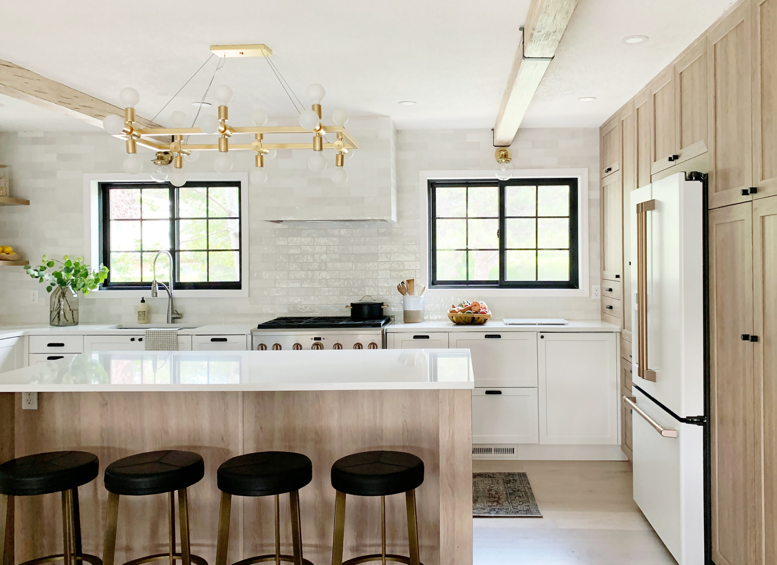 White and wood kitchen