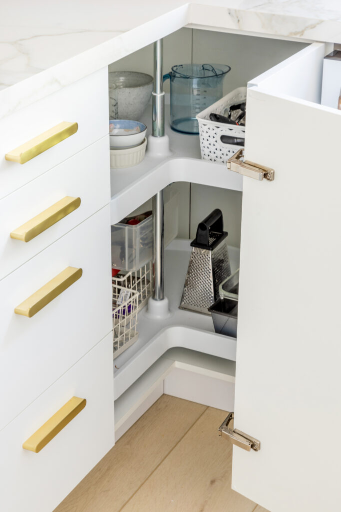 Lazy Susan corner storage