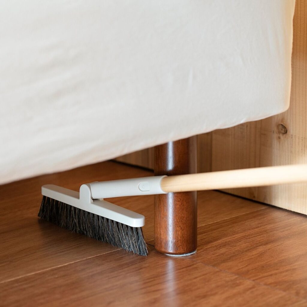 Broom with adjustable head