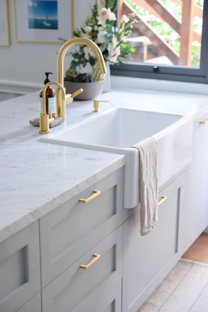 7 Modern Grey Kitchen Cabinets That Look Cool and Collected