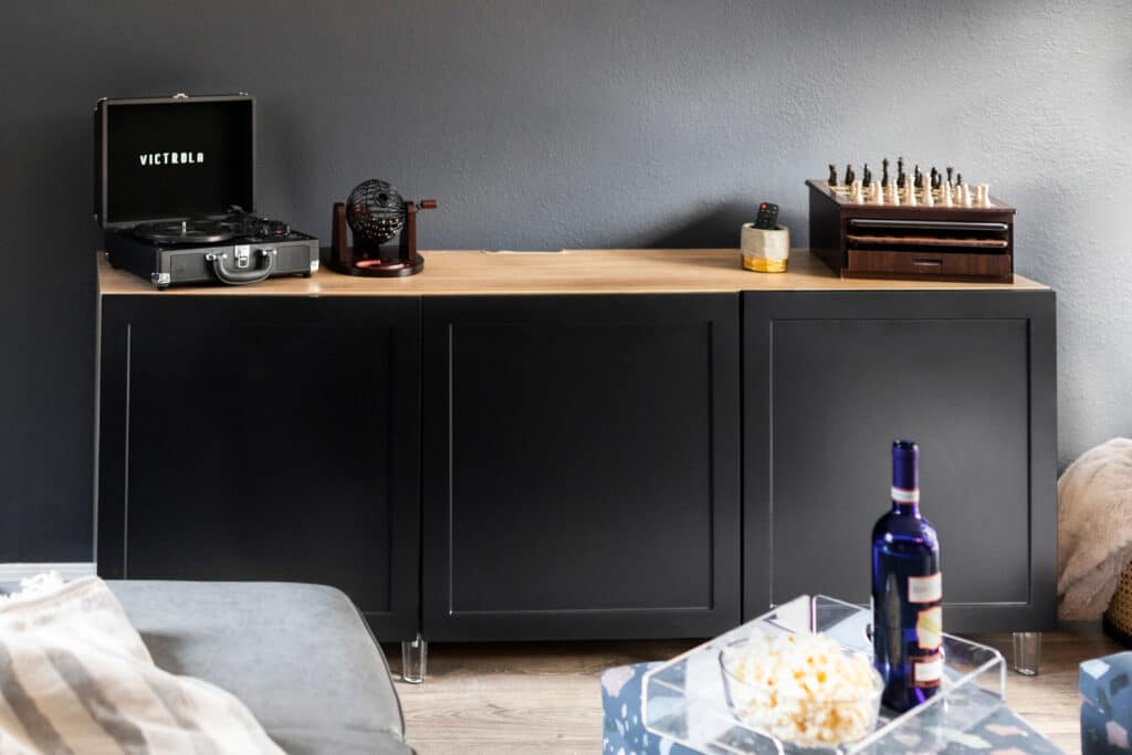 Black Semihandmade Besta media center
