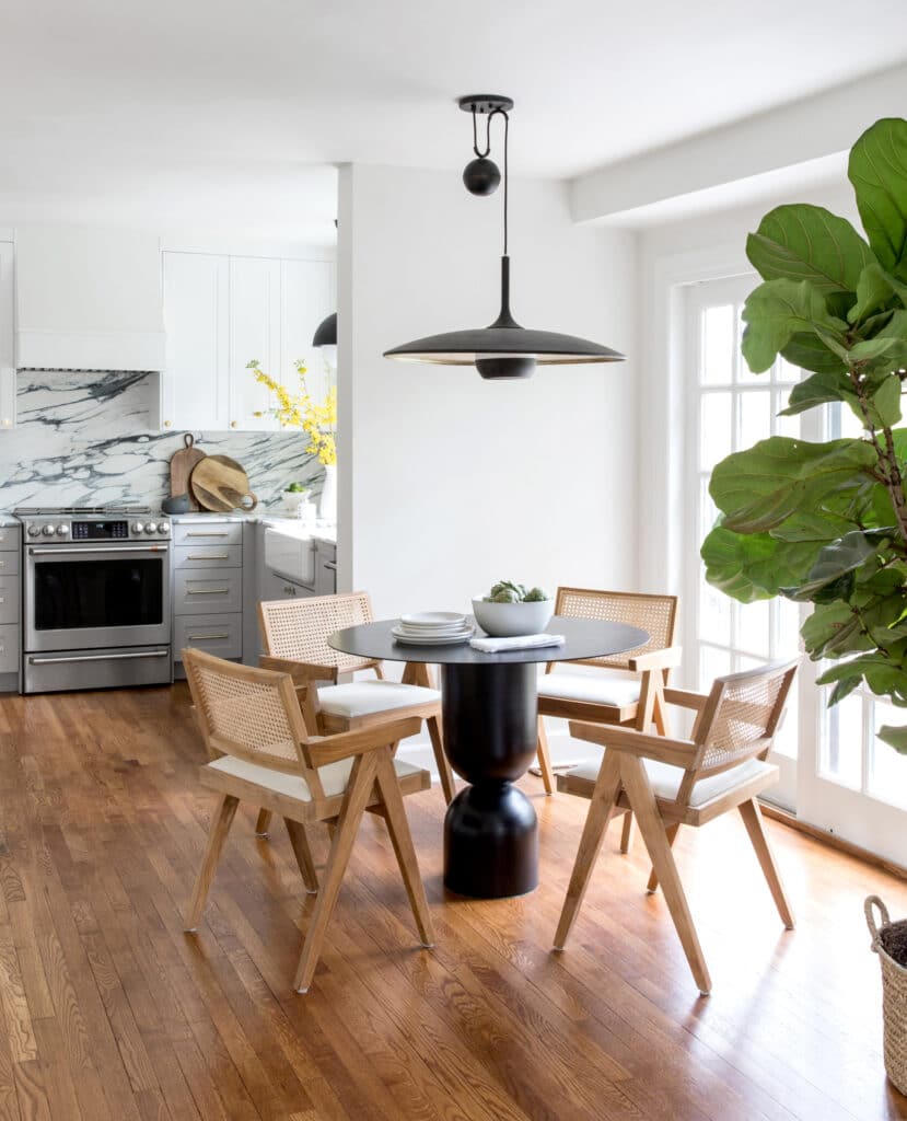 Breakfast nook with swagged pendant and fiddle leaf fig