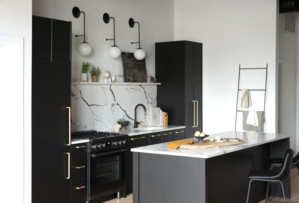 This Lounge-Inspired Chicago Kitchen Was Designed for Entertaining