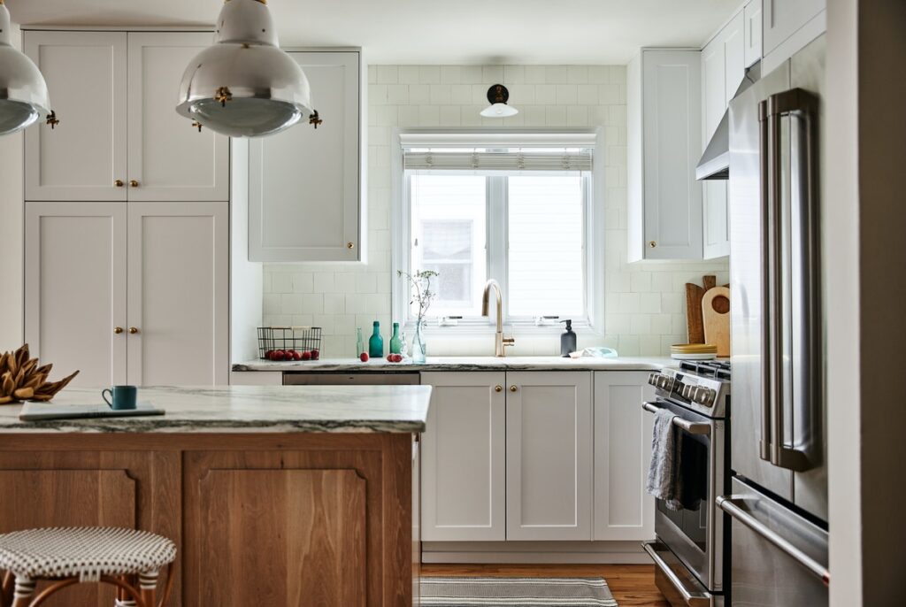 This Seaside Kitchen Is Beachy Yet Sophisticated